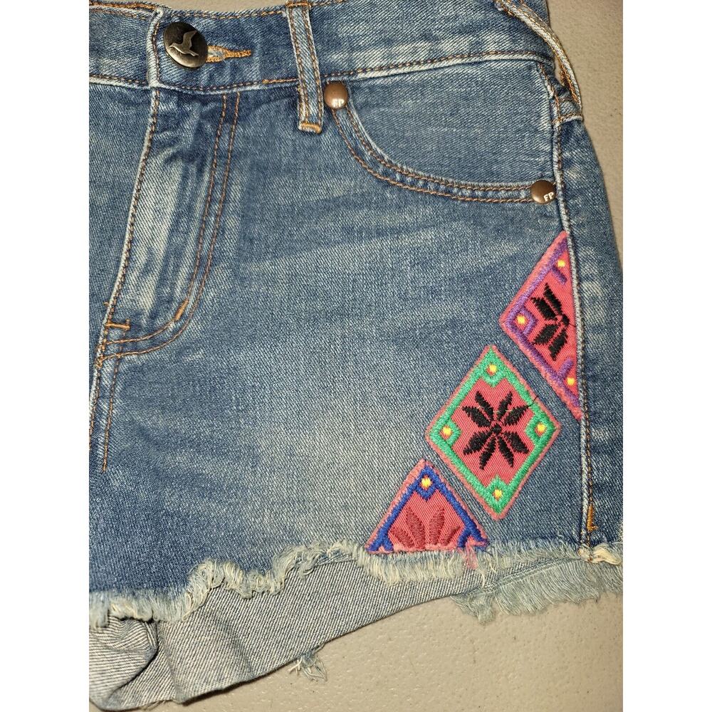 Free People Jean Shorts 25 Aztec MiNT - Picture 2 of 5